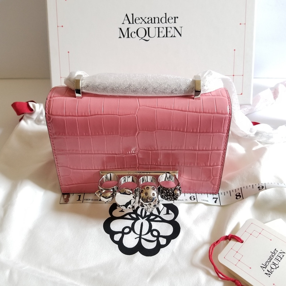 Alexander McQueen Four Ring Croc-Embossed Leather Crossbody Bag Pink - Picture 10 of 10